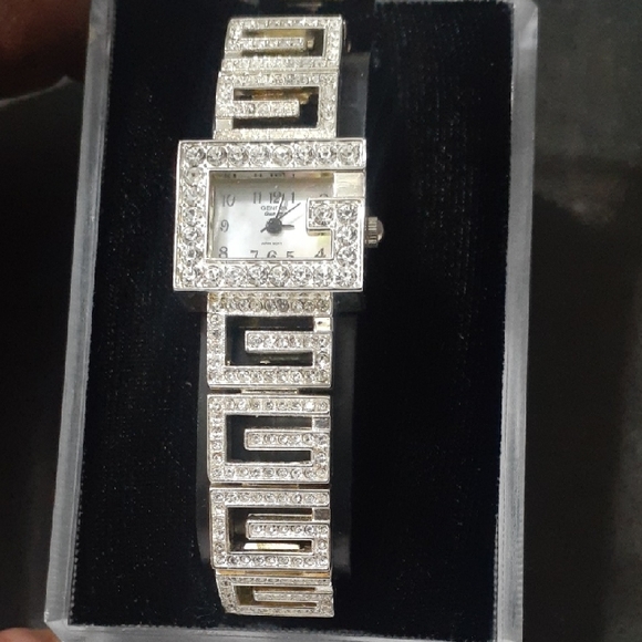 GENEVA STAINLESS STEEL WATCH NWOT VINTAGE MOP - Picture 1 of 8